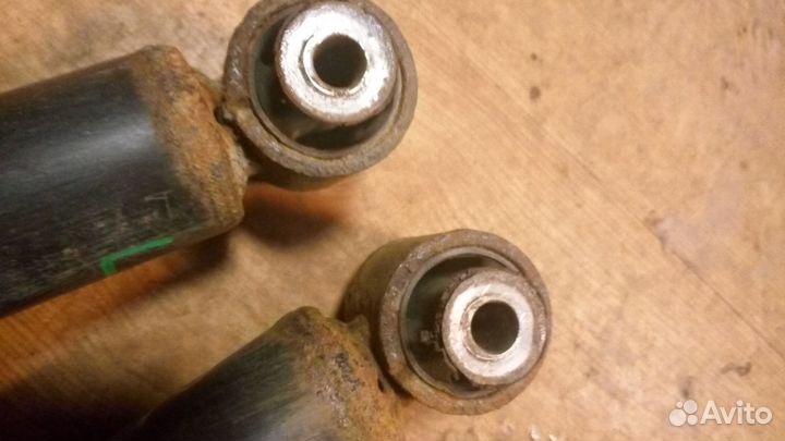 Задние амортизаторы Рено сценик 2 б.у