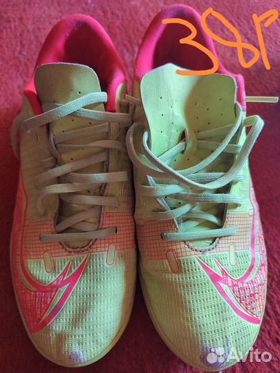 Футбольные бутсы и футзалки