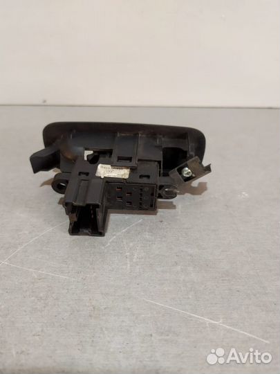 Кнопка стеклоподъемника Nissan Qashqai 2008 2.0 л