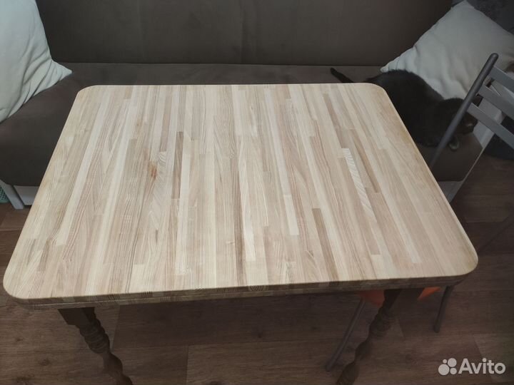 Стол и стулья