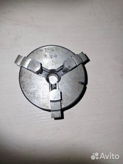 Патрон трехкулачковый