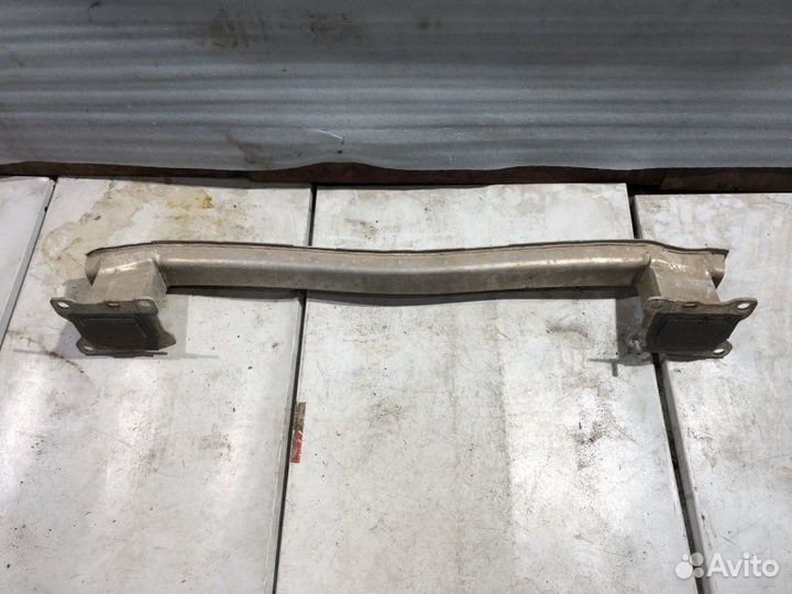 Усилитель бампера Audi A4 B9