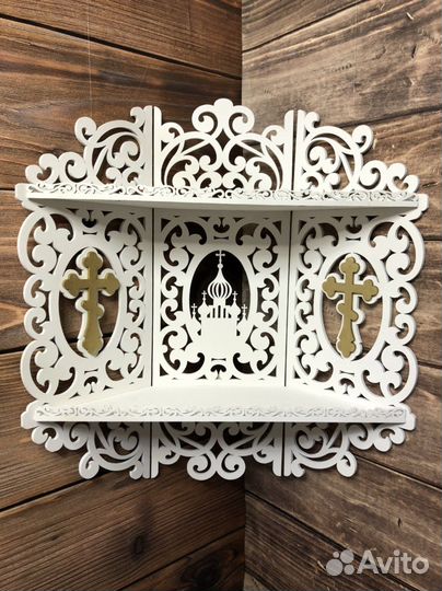 Угловой иконостас с полками