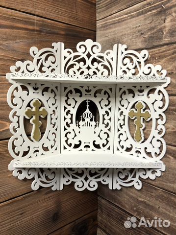 Угловой иконостас с полками