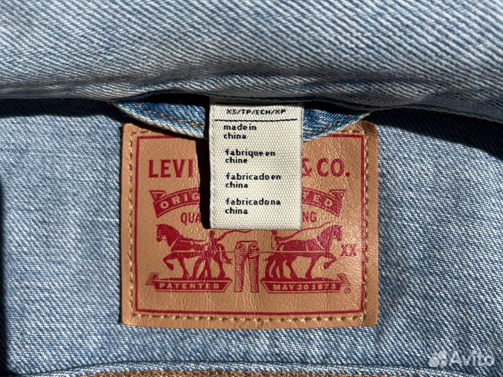 Джинсовая куртка женская levis 40