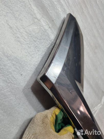 Накладка на фару передняя правая Toyota Land