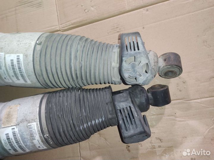 Задняя пневмостойка Audi Q7 4l