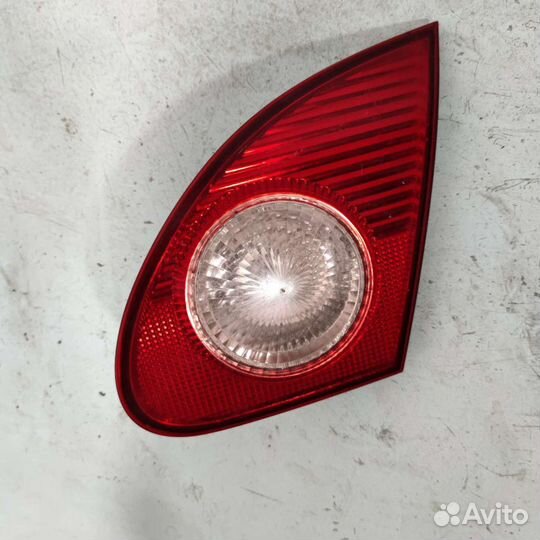 Фонарь Toyota Corolla E120 задний правый (USA)