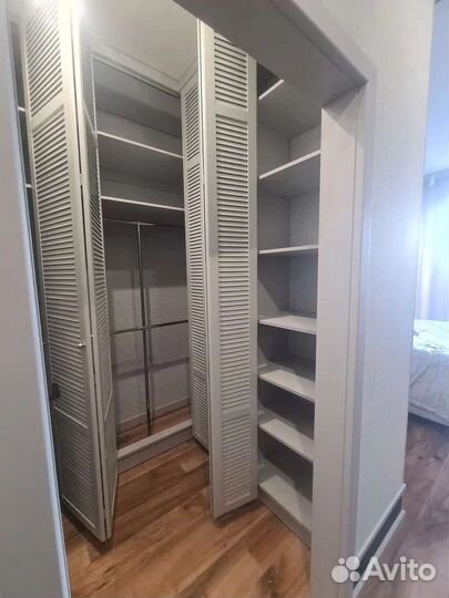 Угловой шкаф