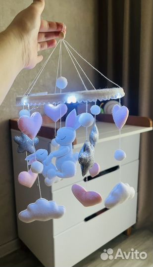 Балдахин с держателем и мобиль