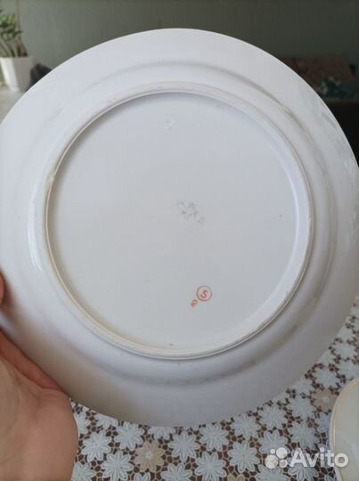 Тарелки с цветочным орнаментом