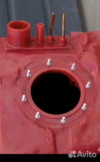 Продам топливный бак