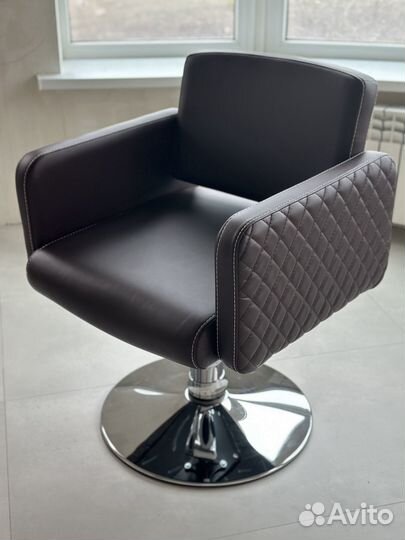 Парикмахерское кресло