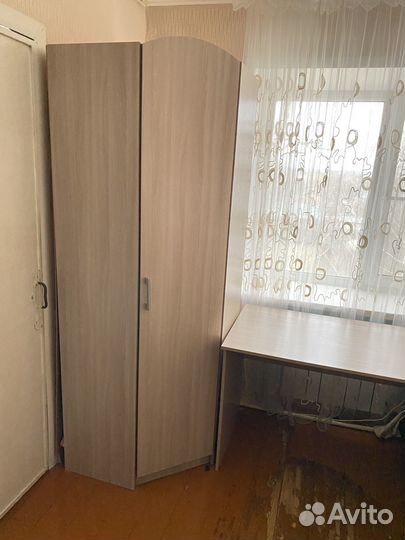 Угловой шкаф и письменный стол