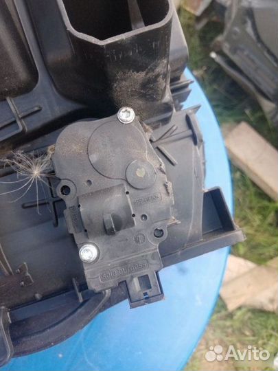 Моторчик заслонок отопителя Mercedes-Benz E-Class