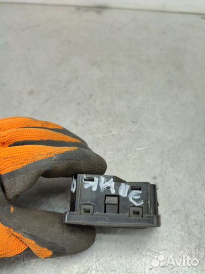 Кнопка обогрева сидений передняя левая Chevrolet