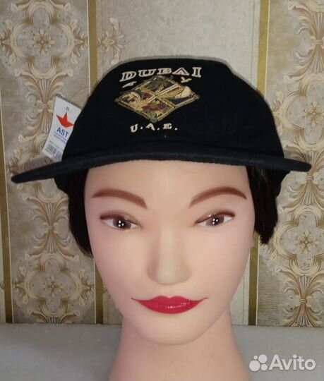 Универсальная черная бейсболка 