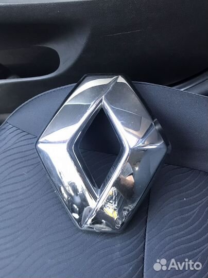 Значок renault