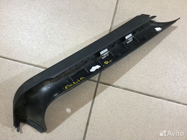 Обшивка багажника боковая Шкода Фабиа 1999-2007