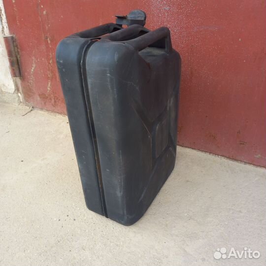 Канистры металлические 20 литров BMW 1944г