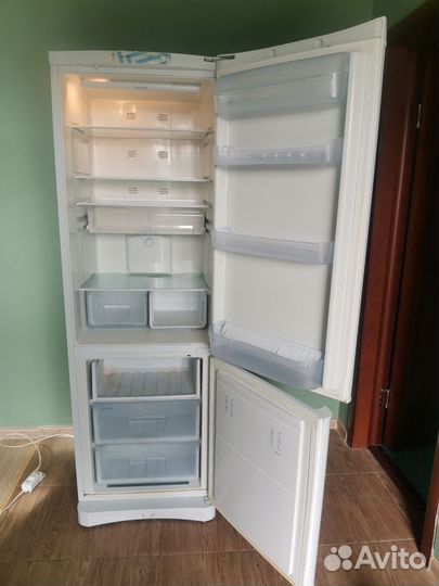 Холодильник двухкамерный indesit