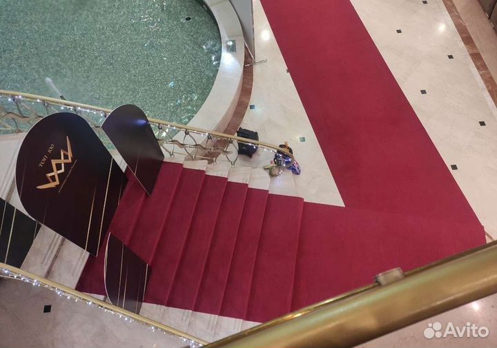 Красная ковровая дорожка