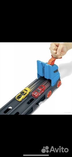 Грузовик-автовоз с пусковым устройством Hot Wheels