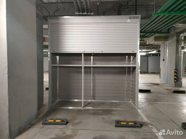Роллетный шкаф на парковке