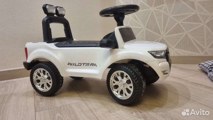 Машинка-каталка