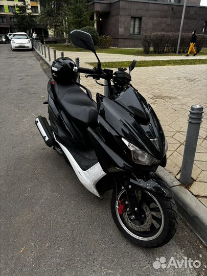 На продаже скутер yamaxa NVX 150