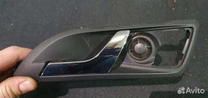 Ручка двери задней внутренняя левая Skoda Octavia