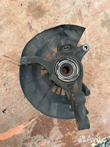 Левый поворотный кулак Toyota camry v55