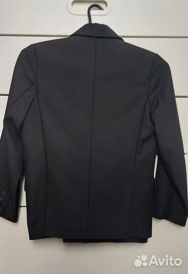 Чёрный костюм на мальчика (тройка) размер 120-122