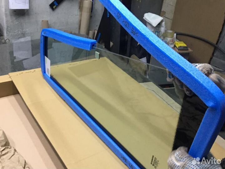 Стекло заднее левое Caterpillar