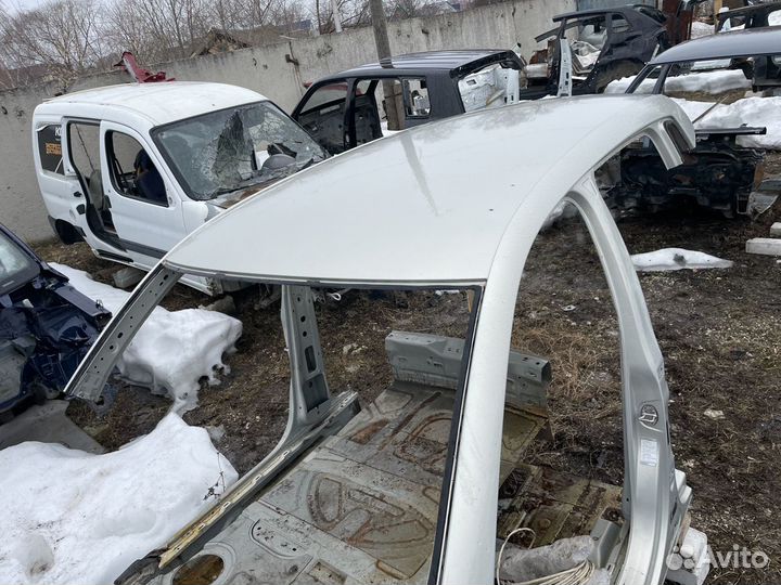 Крыша серебристо-желтая Фольцваген Тигуан 1