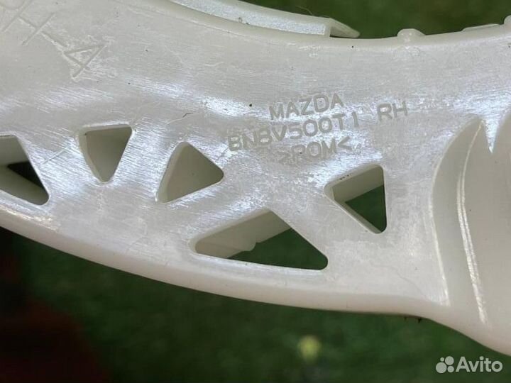 Кронштейн бампера правый Mazda 3 BK 2006