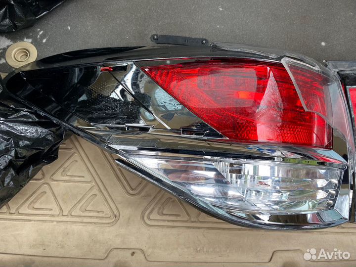 Задние левые стоп фары Lexus Rx для ремонта