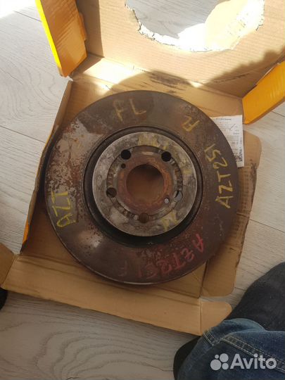 Супор toyota avensis левый