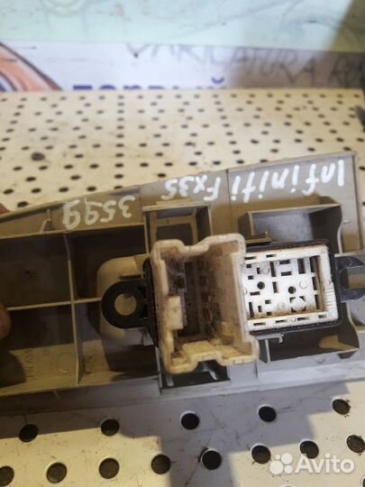 Кнопка стеклоподъемника Infiniti FX35