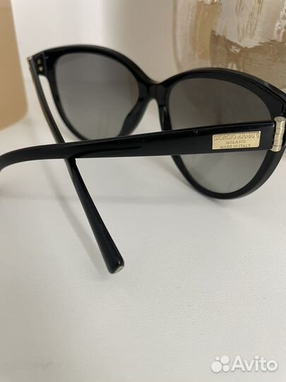 Солнцезащитные очки Giorgio Armani