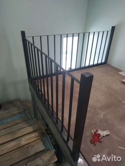 Металлические перила для лестницы