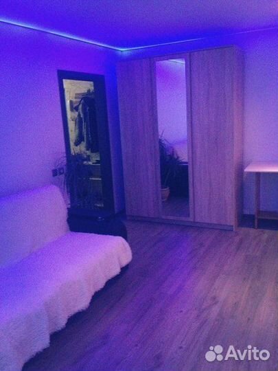 Шкаф 3-х дверный с зеркалом Веста