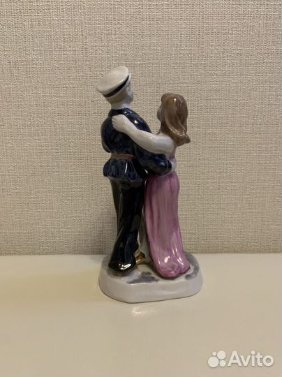 Фарфоровая статуэтка вальс
