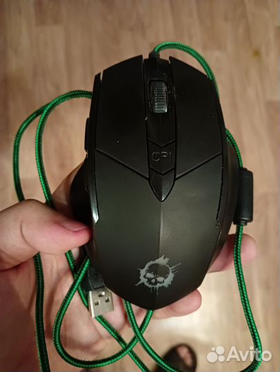 Компьютерная мышь и коврик для мышки