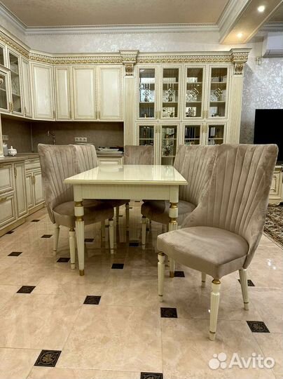 Стол обеденный