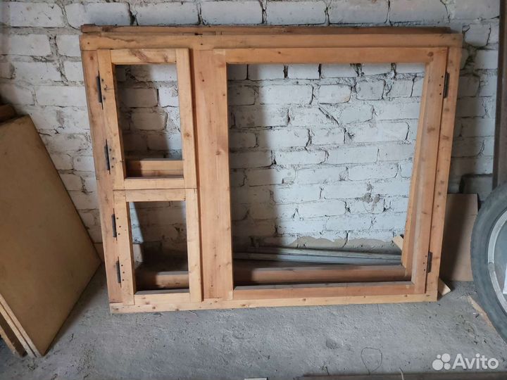 Деревянная оконная рама