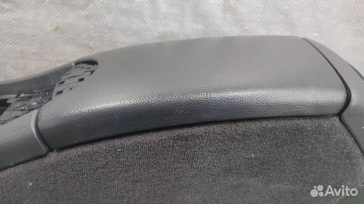 Консоль центральная с подлокотником Mercedes Benz