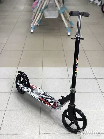 Самокаты разного цвета для детей