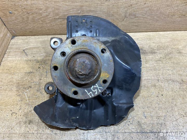 Поворотный кулак передний правый BMW E46 X54