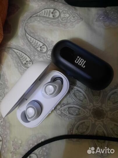 Беспроводные наушники jbl
